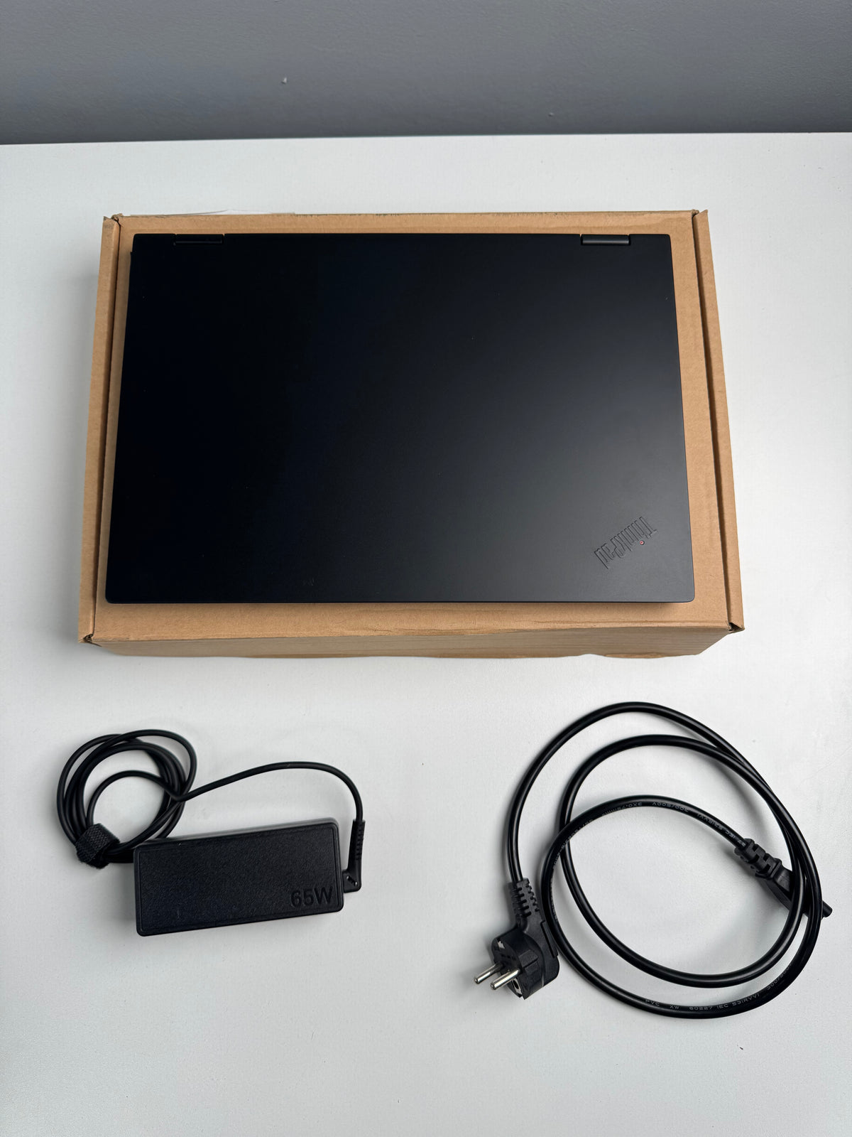 comes with chagrer and power cord